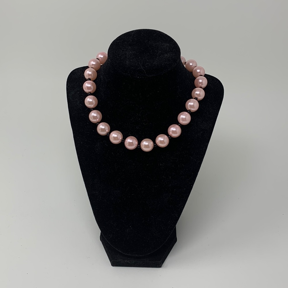 Vintage Pink Pearl Necklace in great condition